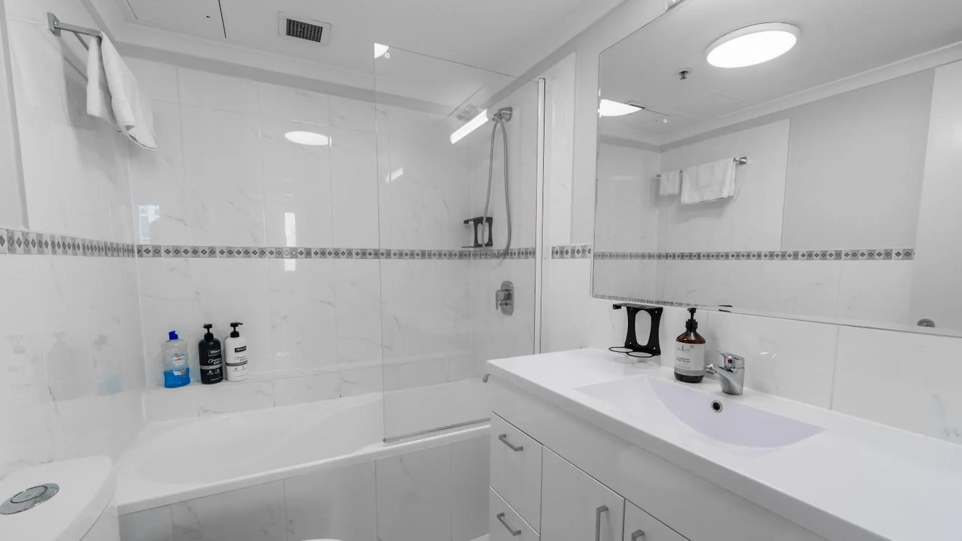 Daire 1Bed 1Bath With Story Bridge And River Views, Parking, And Private Balcony - 2107 Brisbane