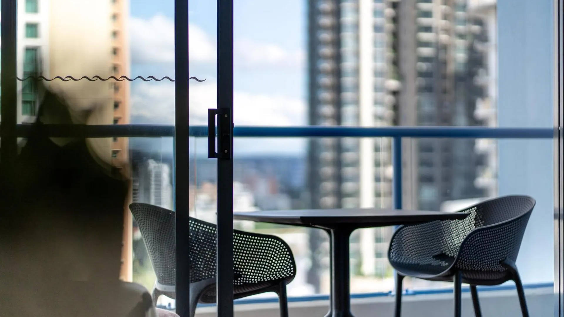 1Bed 1Bath With Story Bridge And River Views, Parking, And Private Balcony - 2107 Brisbane