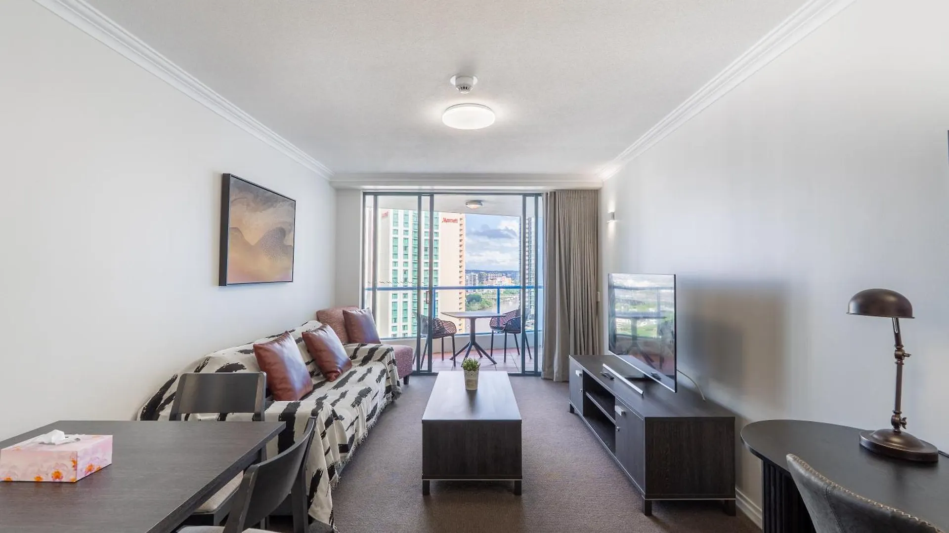 Daire 1Bed 1Bath With Story Bridge And River Views, Parking, And Private Balcony - 2107 Brisbane
